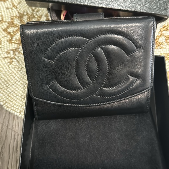 Chanel Bifold black wallet this is in good condition comes with OG Box and Tissu - Picture 14 of 15